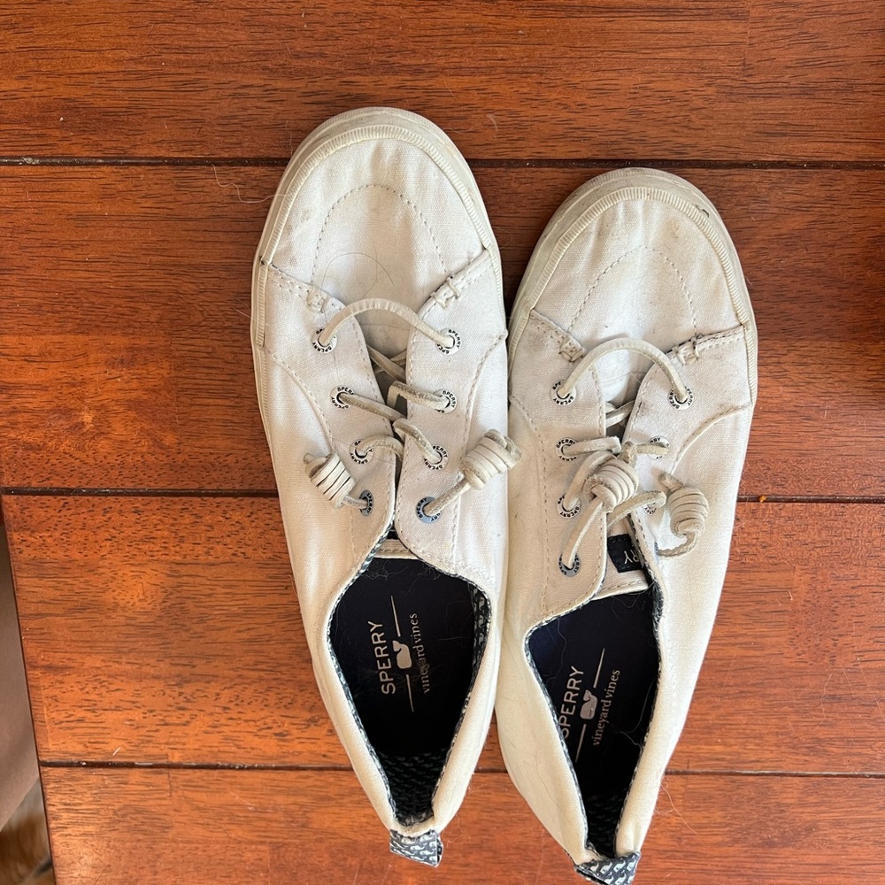 White vineyard vines x sperry sneakers. Size 8.5